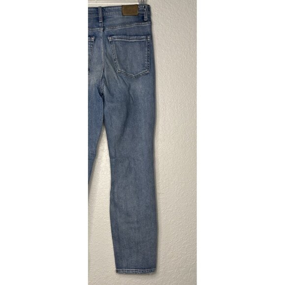 BKE Mom Jean High Rise Light Wash Destroyed Distressed Sz 26 X 27.5 - Picture 9 of 13